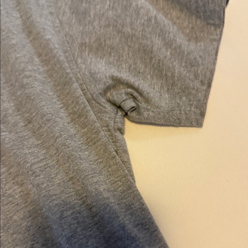 Brooks brother M tshirt - Picture 3 of 6